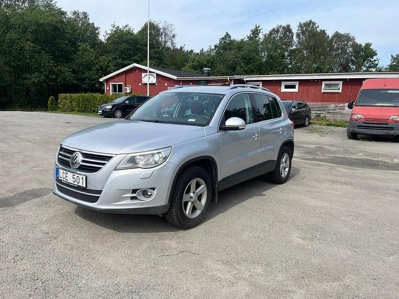 Silver Begagnad 2010 VW Tiguan Sportline SUV | 69 000 kr (Bra pris) - Bild 1/4