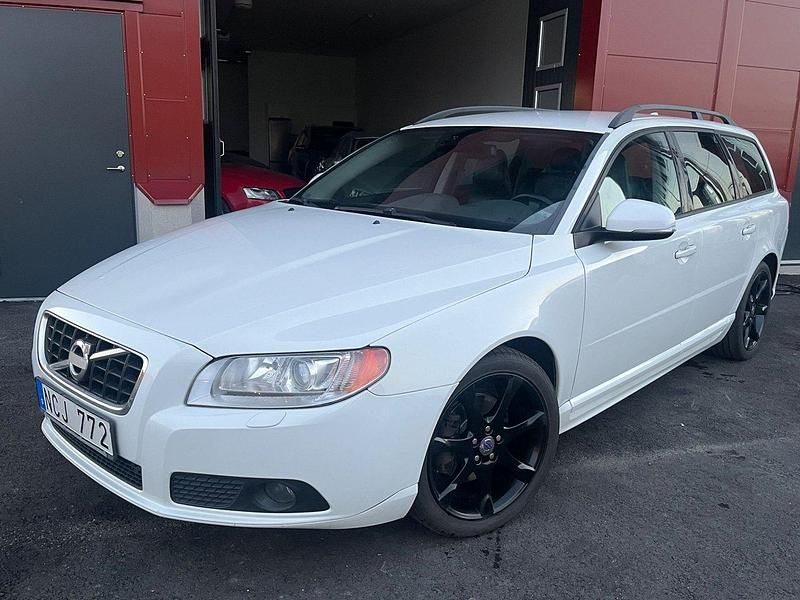 Vit Begagnad 2012 Volvo V70 Kombi | 74 900 kr (Marknadspris) - Bild 1/4