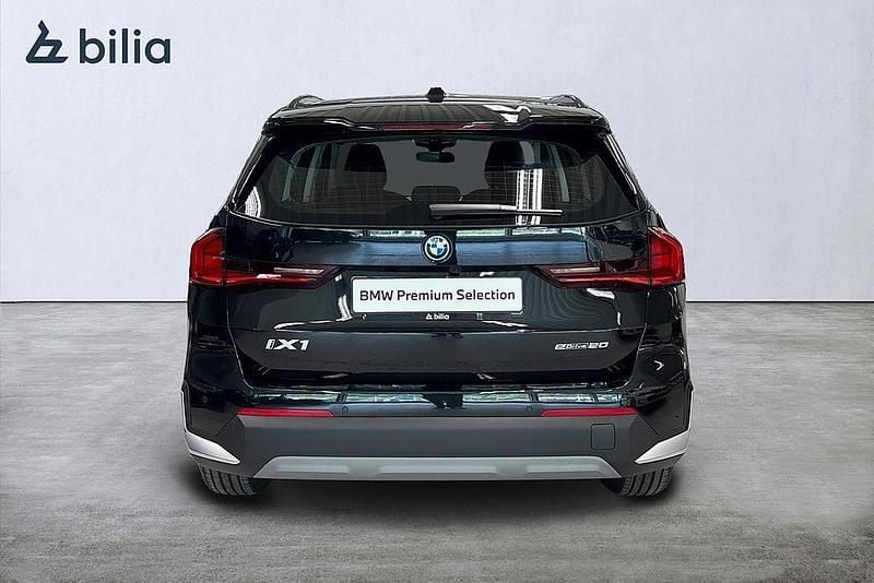 Begagnad BMW iX1 Shadowline 150 kW (204 HK) 2026 Svart SUV