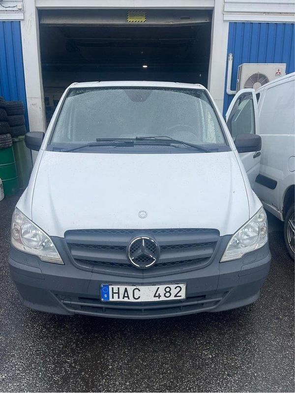 Vit Begagnad 2011 Mercedes Vito Minibuss | 67 000 kr (Marknadspris) - Bild 1/4