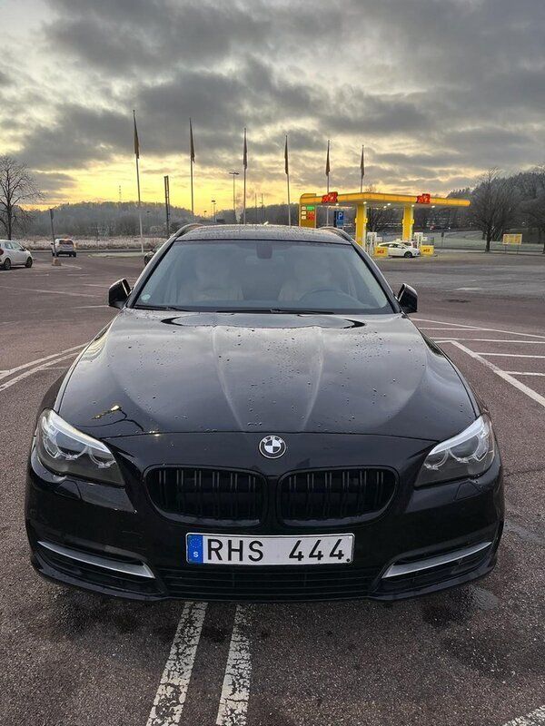 Svart Begagnad 2014 BMW 520 Kombi | 135 000 kr (Marknadspris) - Bild 1/4