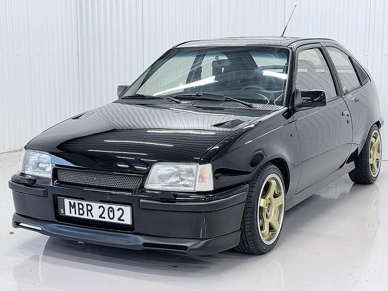 Begagnad Opel Kadett 116 HK (85 kW) 1986 Svart Halvkombi