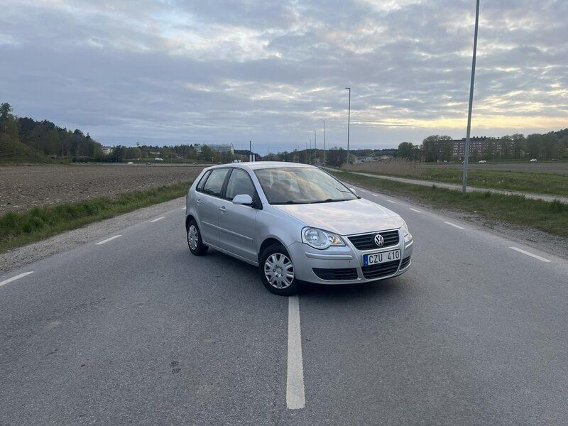 Silver Begagnad 2007 VW Polo Halvkombi | 34 900 kr (Marknadspris) - Bild 1/4