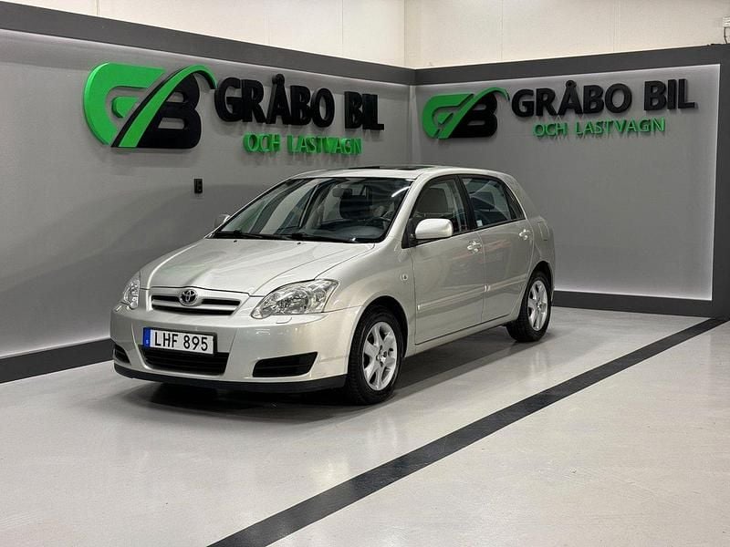 Silver Begagnad 2006 Toyota Corolla Halvkombi | 49 900 kr (Lite dyr) - Bild 1/4