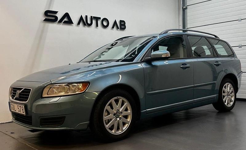 Blå Begagnad 2007 Volvo V50 Kinetic Kombi | 79 900 kr (Lite dyr) - Bild 1/4