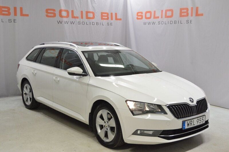 Vit Begagnad 2018 Skoda Superb Kombi | 169 000 kr (Marknadspris) - Bild 1/4