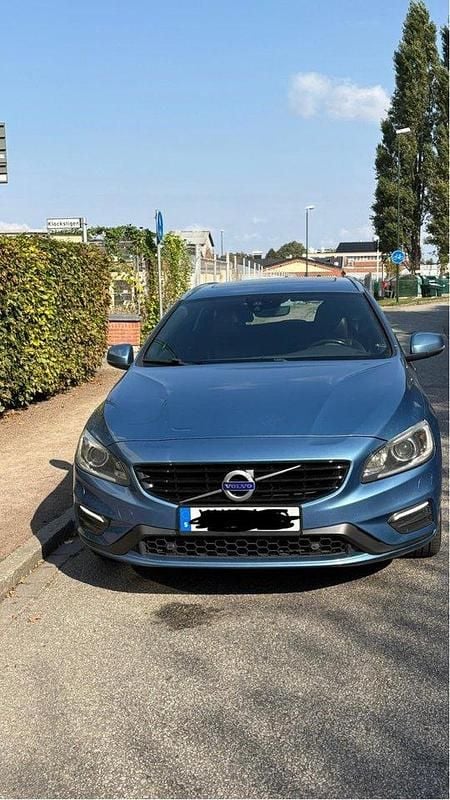 Blå Begagnad 2016 Volvo V60 R-Design Kombi | 150 000 kr (Marknadspris) - Bild 1/4