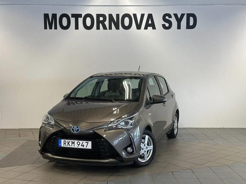 Begagnad Toyota Yaris Hybrid Active 101 HK (74 kW) 2017 Grå