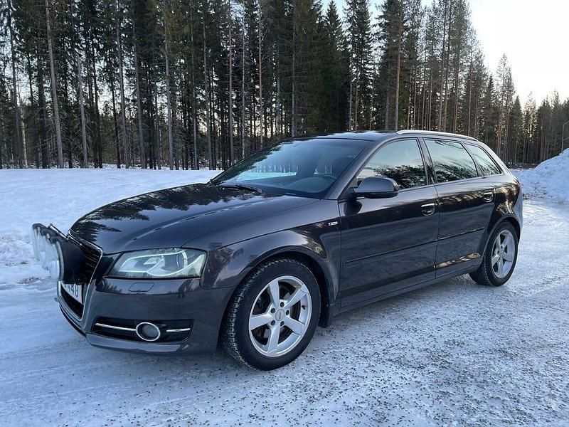 Mörkgrå metallic Begagnad 2011 Audi A3 Sportback Halvkombi | 59 500 kr - Bild 1/4