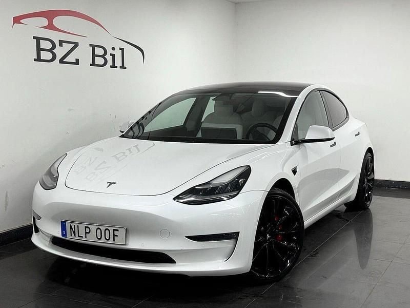 Vit Begagnad 2019 Tesla Model 3 Performance Sedan | 254 900 kr (Marknadspris) - Bild 1/4