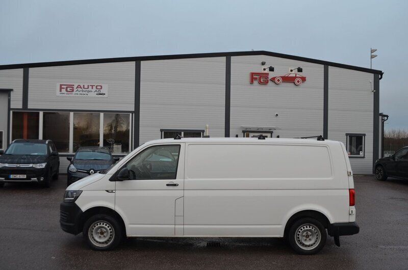 Vit Begagnad 2017 VW T6 Comfortline Van | 139 900 kr - Bild 1/4