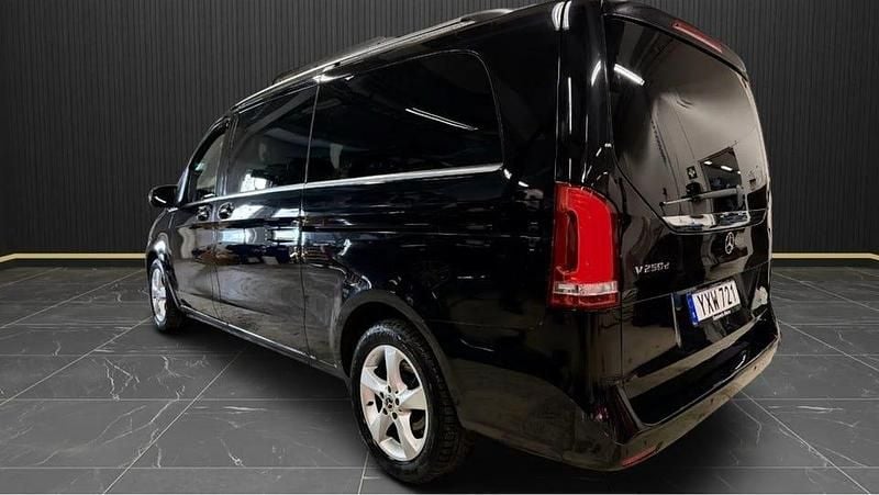 Begagnad Mercedes V250 Avantgarde 190 HK (139 kW) 2018 Svart Minibuss