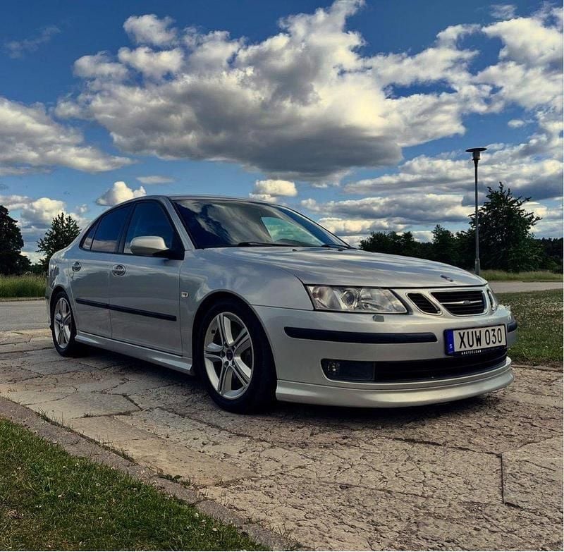 Grå Begagnad 2006 Saab 9-3 Aero Sedan | 139 000 kr - Bild 1/4