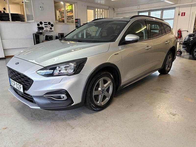 Grå Begagnad 2021 Ford Focus ST-Line Kombi | 179 000 kr (Marknadspris) - Bild 1/4