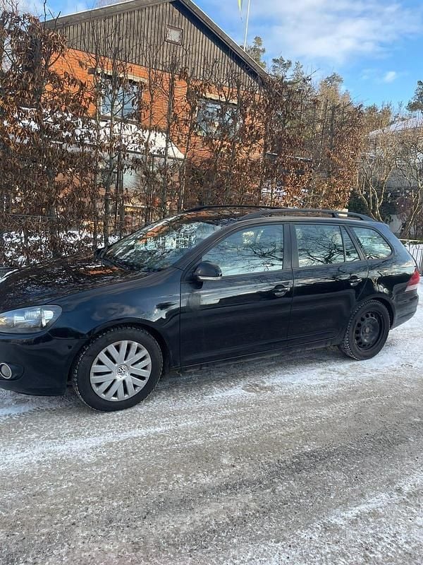 Begagnad VW Golf VI 105 HK (77 kW) 2010 Svart Halvkombi