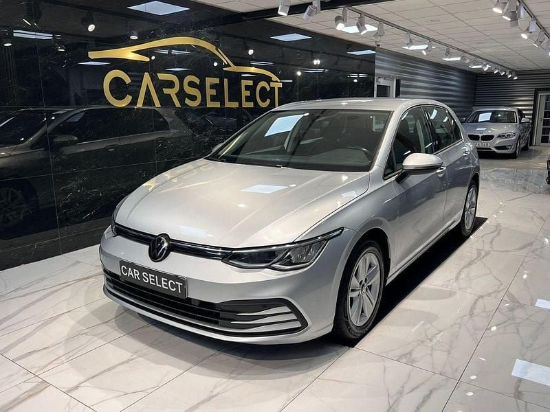 Silver Begagnad 2022 VW Golf VIII Halvkombi | 199 900 kr (Bra pris) - Bild 1/4