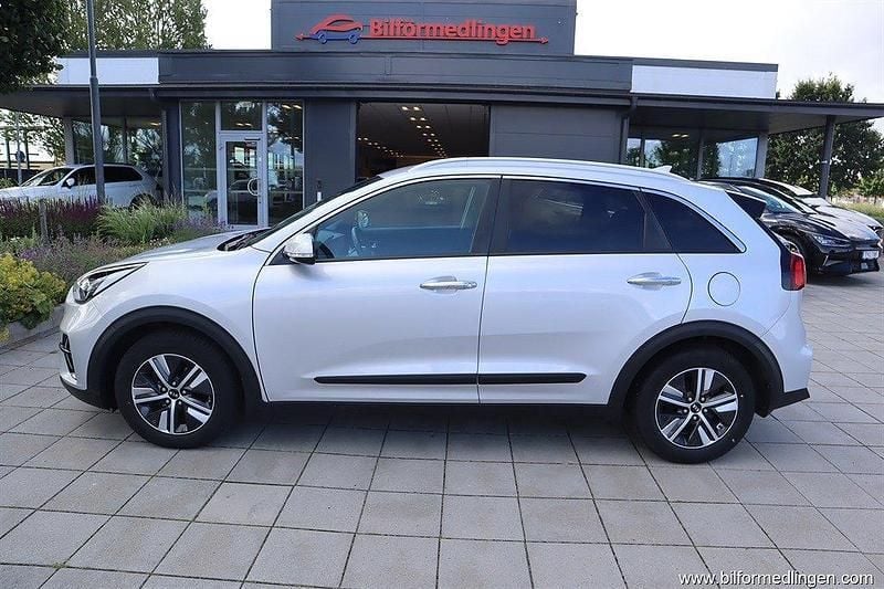 Grå (silky silver/met) Begagnad 2020 Kia Niro Advance SUV | 199 900 kr (Superpris) - Bild 1/4