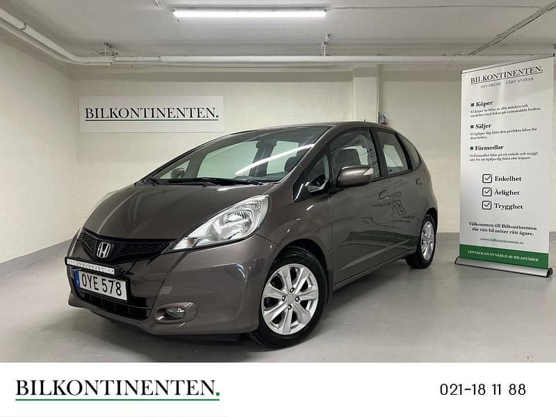 Grå Begagnad 2012 Honda Jazz S Halvkombi | 49 800 kr (Marknadspris) - Bild 1/4