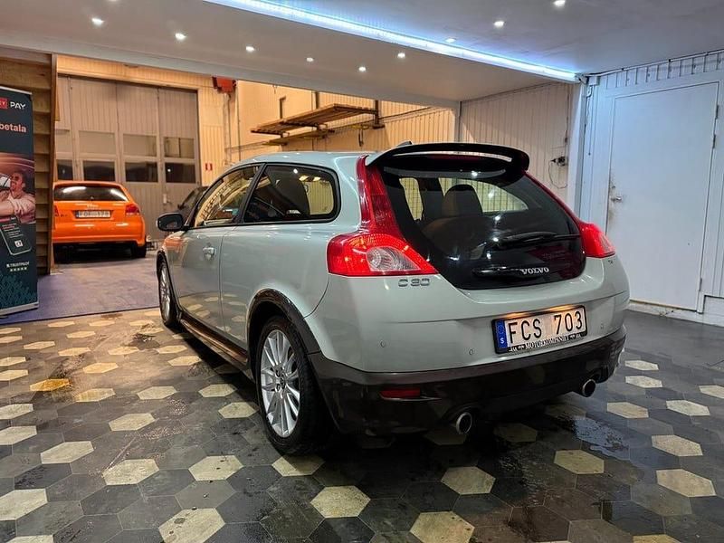 Begagnad Volvo C30 Momentum 220 HK (161 kW) 2006 Vit Halvkombi