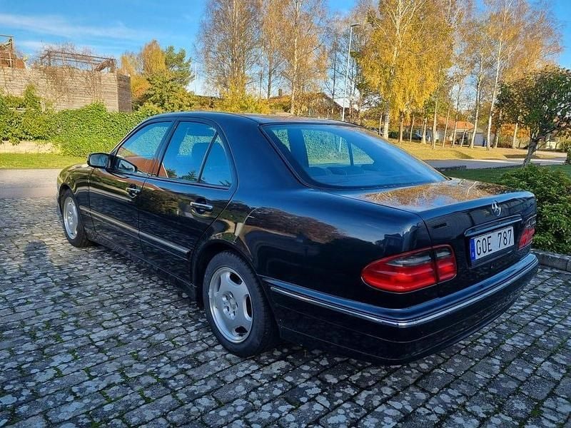 Begagnad 2000 Mercedes E320 Avantgarde Sedan | 95 000 kr - Bild 1/4