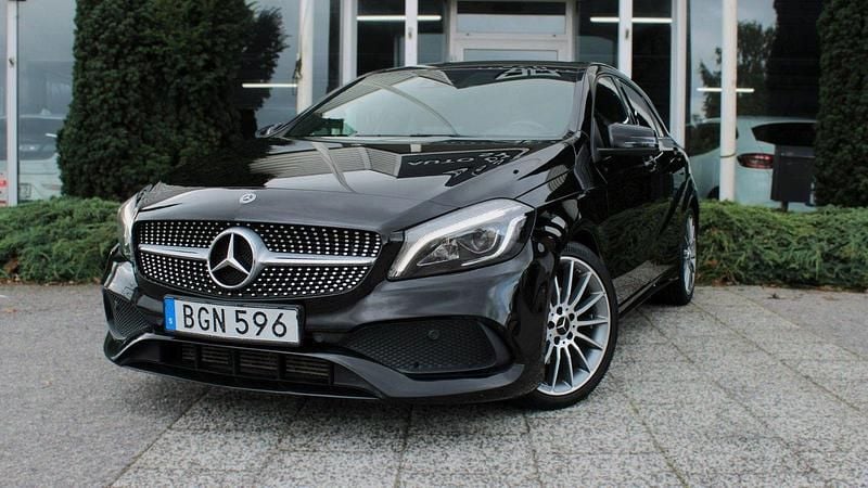 Svart Begagnad 2018 Mercedes A200 Style Halvkombi | 194 900 kr (Marknadspris) - Bild 1/4