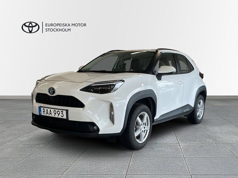 Vit Begagnad 2023 Toyota Yaris Cross Active SUV | 254 900 kr (Marknadspris) - Bild 1/3