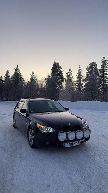 Svart Begagnad 2007 BMW 523 Kombi | 35 500 kr (Bra pris) - Bild 1/4