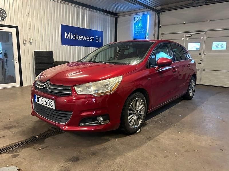 Röd Begagnad 2011 Citroën C4 Halvkombi | 58 900 kr (Bra pris) - Bild 1/4