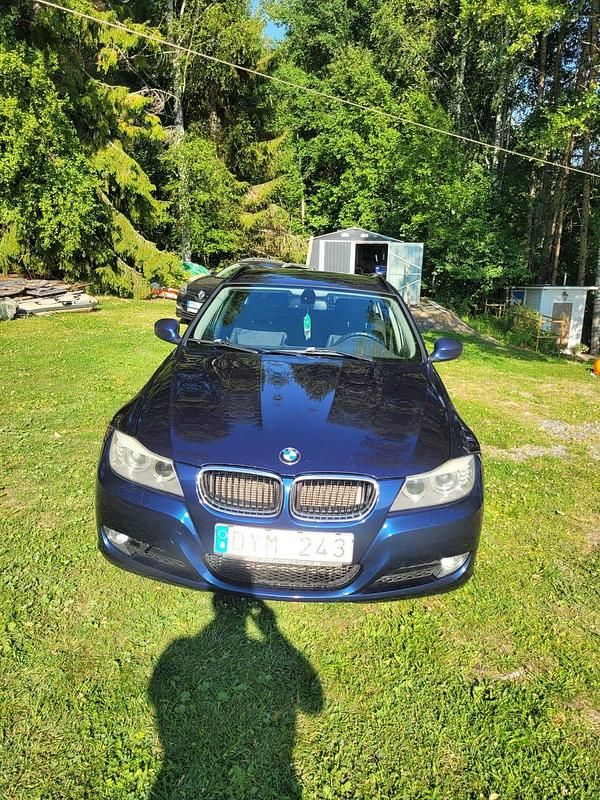 Begagnad 2011 BMW 320 Kombi | 79 000 kr (Marknadspris) - Bild 1/4