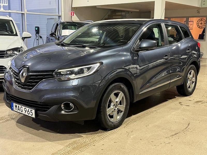 Grå Begagnad 2015 Renault Kadjar LIMITED SUV | 99 800 kr (Marknadspris) - Bild 1/4