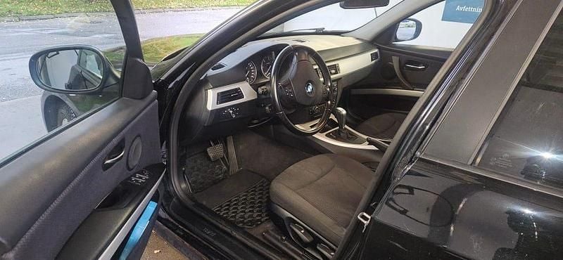 Begagnad 2011 BMW 320 Kombi | 77 000 kr (Marknadspris) - Bild 1/4