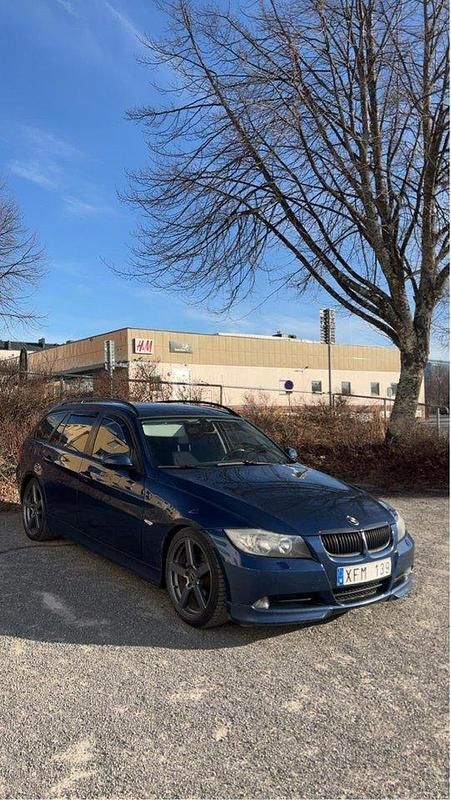 Blå Begagnad 2006 BMW 320 Advantage Kombi | 38 000 kr (Bra pris) - Bild 1/4