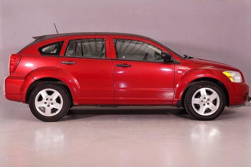 Begagnad Dodge Caliber 160 HK (117 kW) 2007 Röd Halvkombi