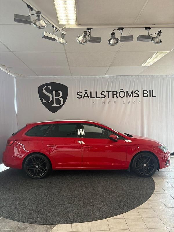 Röd Begagnad 2019 Seat Leon ST FR Kombi | 169 000 kr (Marknadspris) - Bild 1/4