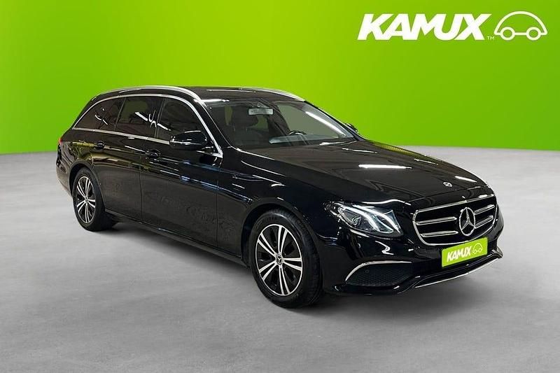 Svart Begagnad 2020 Mercedes E220 Avantgarde Kombi | 239 700 kr (Superpris) - Bild 1/4