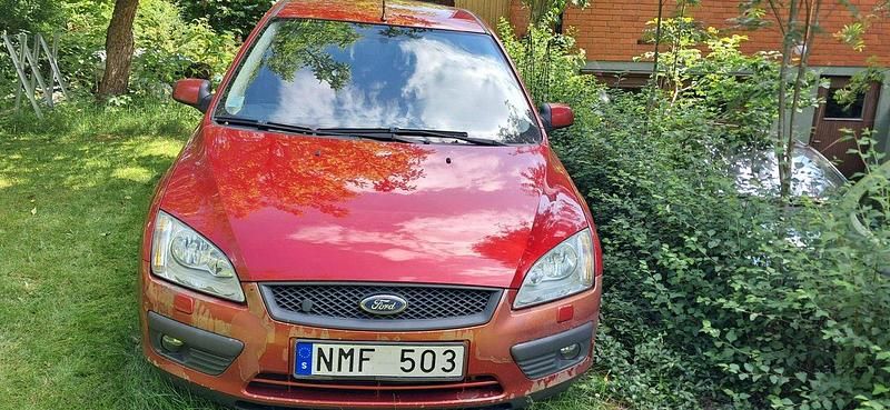 Röd Begagnad 2007 Ford Focus Kombi | 8 500 kr - Bild 1/4