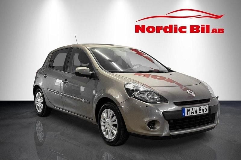 Ljusbrun (brun) Begagnad 2012 Renault Clio R.S. Halvkombi | 49 900 kr (Lite dyr) - Bild 1/4