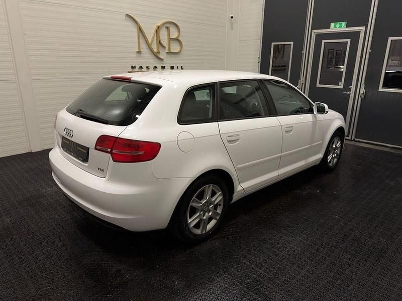 Begagnad Audi A3 Attraction 105 HK (77 kW) 2012 Vit Halvkombi