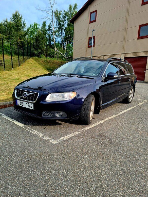 Blå Begagnad 2011 Volvo V70 Kombi | 64 000 kr (Bra pris) - Bild 1/4