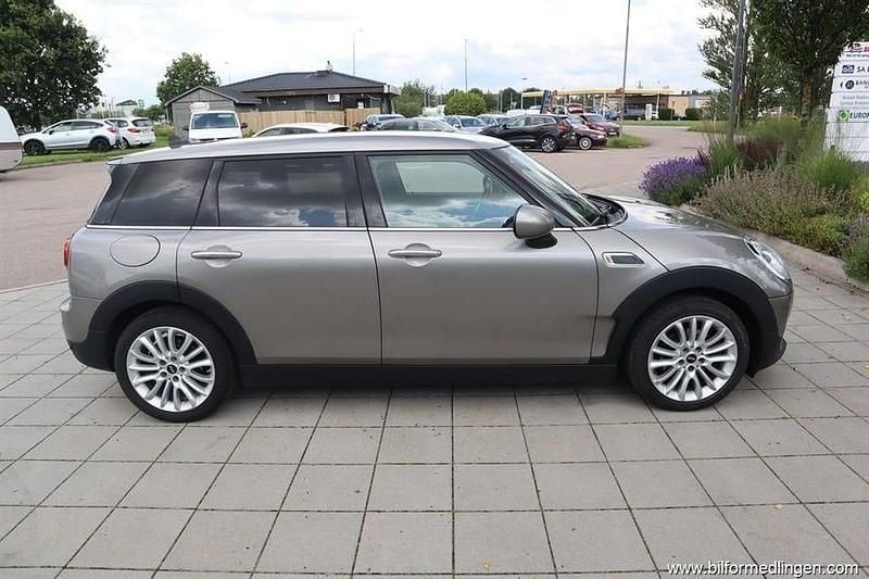 Grå samma som bilen Begagnad 2017 Mini Cooper D Clubman Kombi | 149 900 kr (Lite dyr) - Bild 1/4
