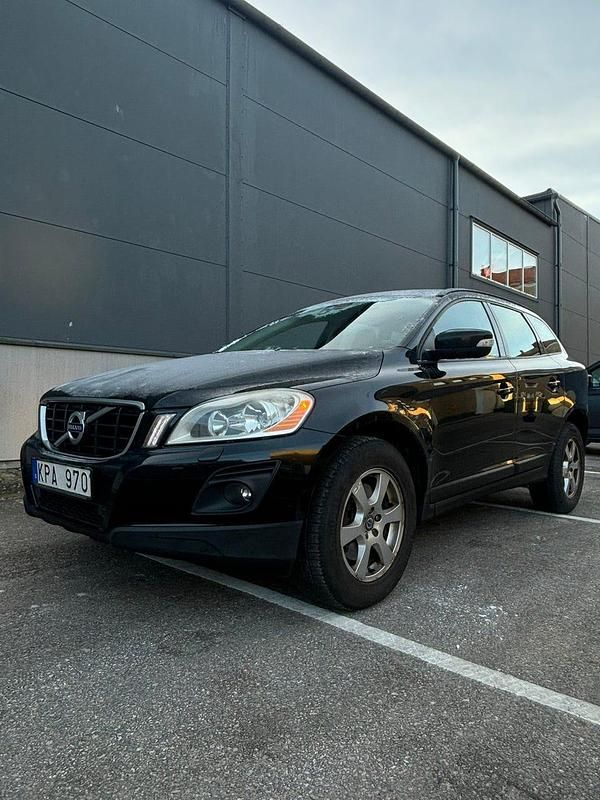 Svart metallic Begagnad 2010 Volvo XC60 SUV | 69 900 kr (Bra pris) - Bild 1/4