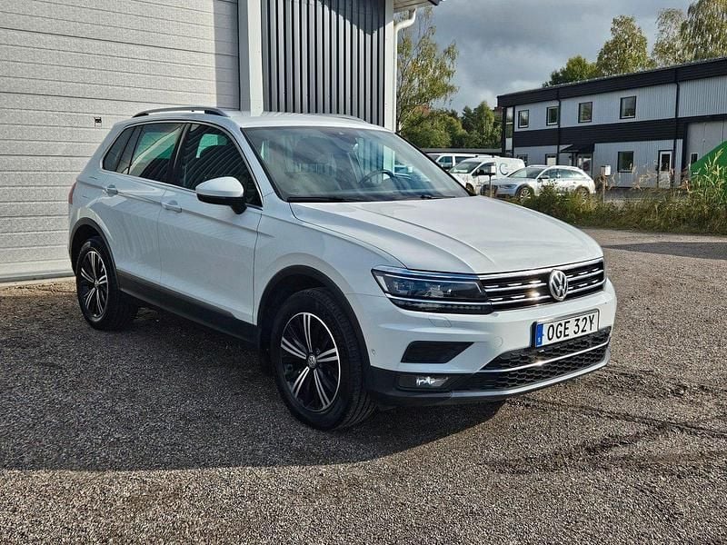 Vit Begagnad 2020 VW Tiguan GT SUV | 259 000 kr (Marknadspris) - Bild 1/4