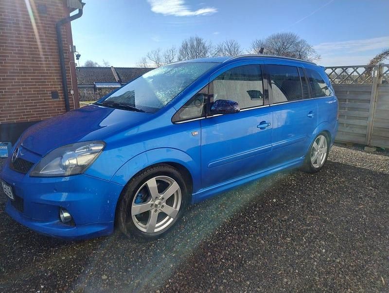 Begagnad Opel Zafira OPC 240 HK (176 kW) 2008 Minibuss