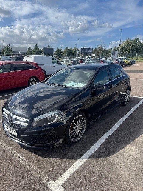 Svart Begagnad 2014 Mercedes A180 AMG Sedan | 139 800 kr (Marknadspris) - Bild 1/1