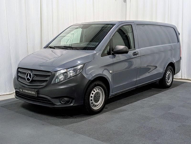 Grå Begagnad 2018 Mercedes Vito Minibuss | 148 900 kr (Marknadspris) - Bild 1/4
