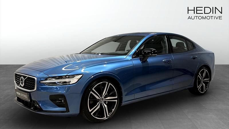Blå (blue) Begagnad 2019 Volvo S60 R-Design Sedan | 319 000 kr (Marknadspris) - Bild 1/4