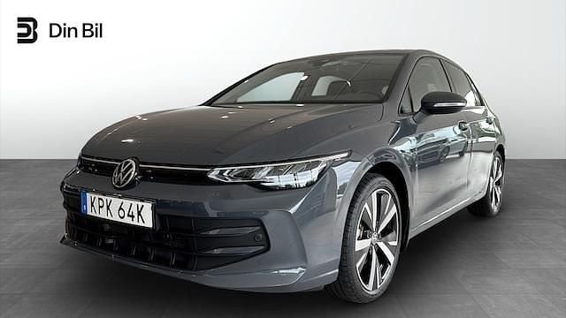 Mörkgrå Begagnad 2024 VW Golf VIII Edition Halvkombi | 309 900 kr (Marknadspris) - Bild 1/4