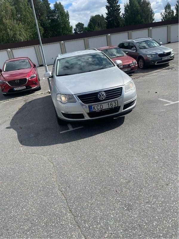 Silver Begagnad 2010 VW Passat Sportline Kombi | 20 000 kr (Superpris) - Bild 1/3