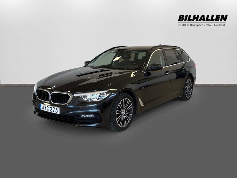 Grå Begagnad 2018 BMW 520 Sport Line Kombi | 279 900 kr (Marknadspris) - Bild 1/4