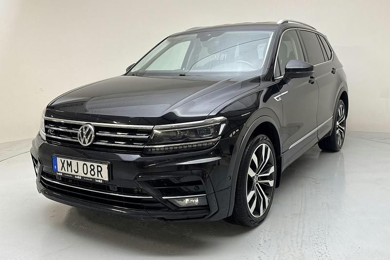Svart Begagnad 2019 VW Tiguan R-line SUV | 252 800 kr (Marknadspris) - Bild 1/4